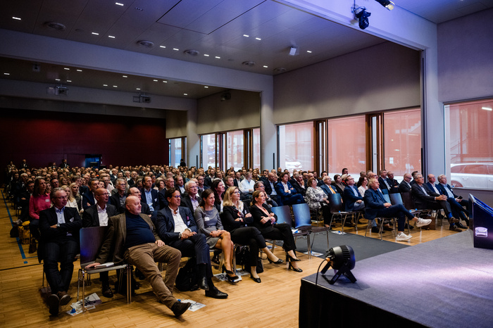 Symp_Publikum_3 | © FH Kufstein Tirol Publikum_3 - Teilnehmer des Internationalen Symposiums zur Restrukturierung hören aufmerksam der Präsentation zu. | © FH Kufstein Tirol