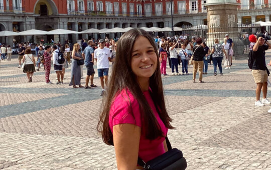 Emilia Döring, Studentin der Internationalen Wirtschaft & Management, verbringt ihren verpflichtenden Auslandsaufenthalt - ein ganzes Studienjahr - an der Partnerhochschule in Madrid.
