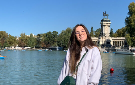 Die Stadt Madrid hat viel zu bieten – das Studentenleben hier vor Ort begeistert Flora Porstendorfer – unter anderem auch die vielen Parks, die fast schon als Erholungsgebiet durchgehen können.