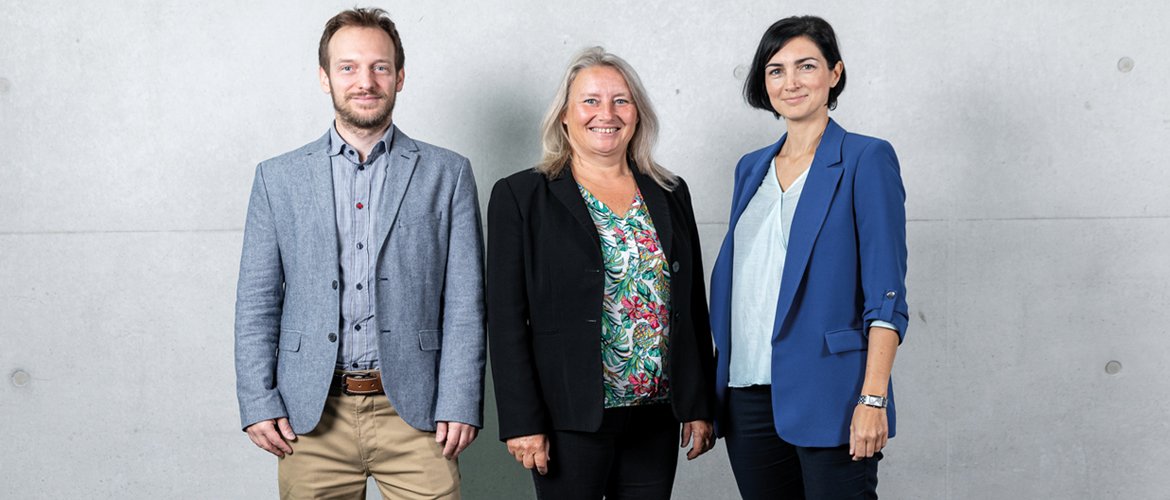 Das Team des Kompetenzzentrum für Sprachen an der FH Kufstein Tirol (v.l.): Mag. Claudio Schekulin, Prof. (FH) Dr. Yvonne Unnold, Lic. Lourdes Enero Reneses, MA